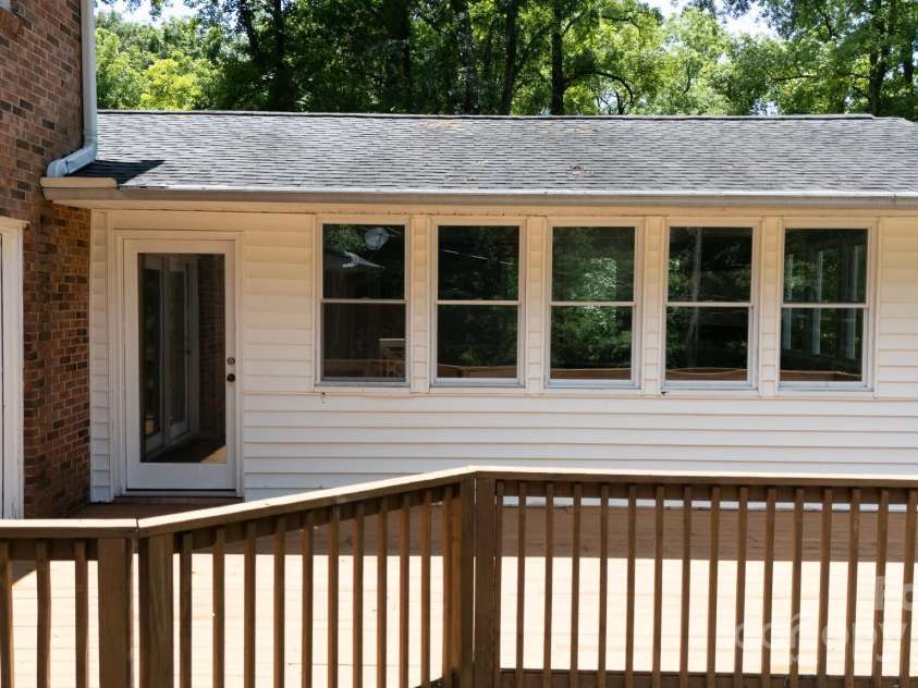 2605 Camelot Drive, Rock Hill, SC 29732.  MLS# CAR4265227, YatesRealty ID 18515. 