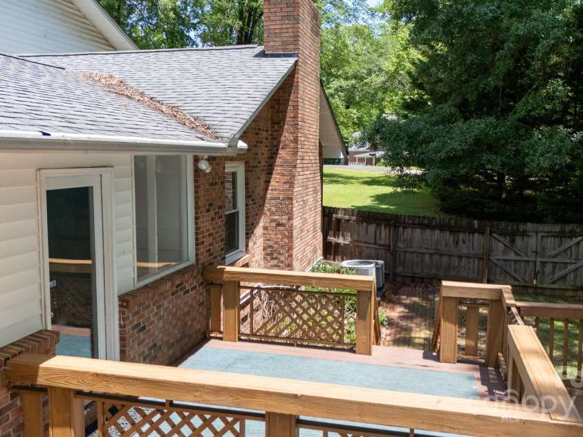 2605 Camelot Drive, Rock Hill, SC 29732.  MLS# CAR4265227, YatesRealty ID 18515. 