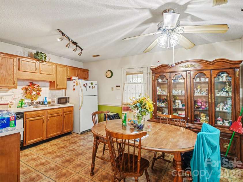 201 Bishop Lane, Concord, NC 28025.  MLS# CAR4373236, YatesRealty ID 18517. 