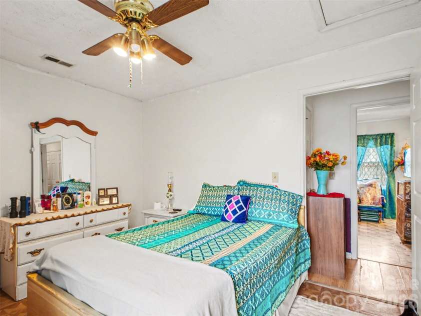 201 Bishop Lane, Concord, NC 28025.  MLS# CAR4373236, YatesRealty ID 18517. 