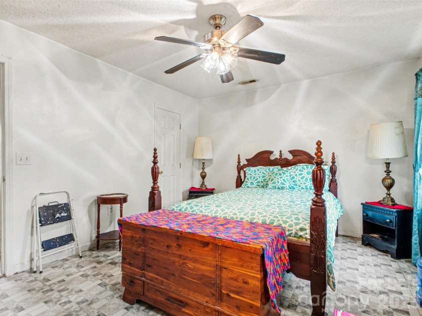201 Bishop Lane, Concord, NC 28025.  MLS# CAR4373236, YatesRealty ID 18517. 