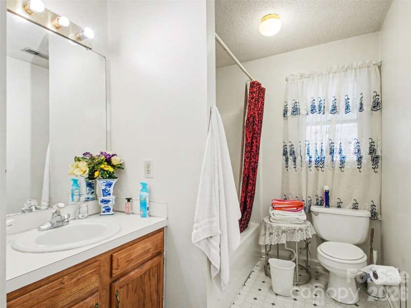 201 Bishop Lane, Concord, NC 28025.  MLS# CAR4373236, YatesRealty ID 18517. 
