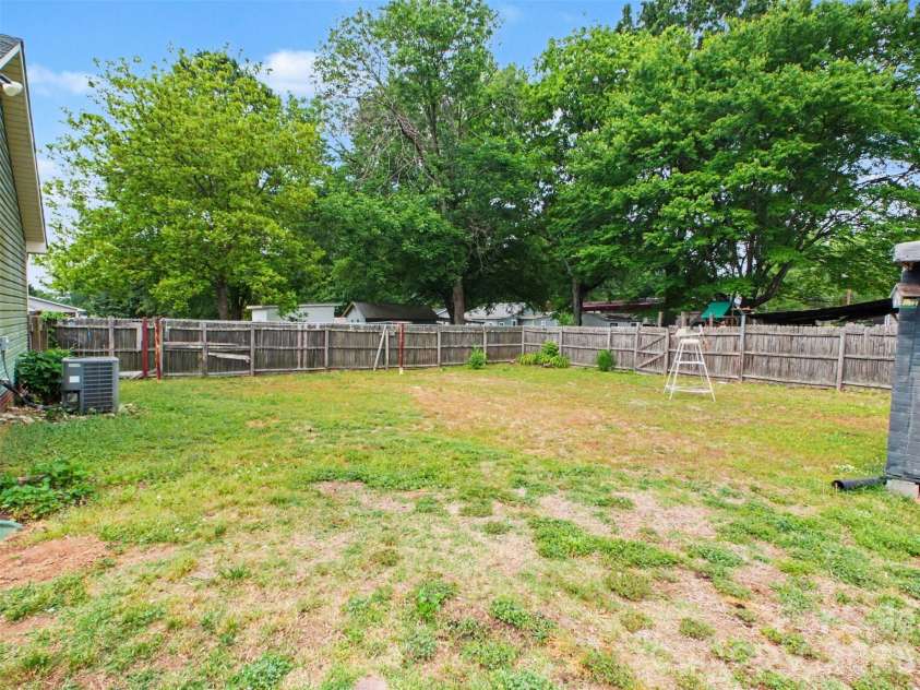201 Bishop Lane, Concord, NC 28025.  MLS# CAR4373236, YatesRealty ID 18517. 