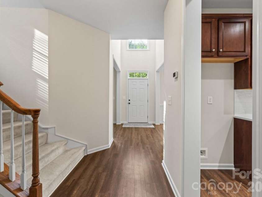 10211 Rivendell Lane, Charlotte, NC 28269.  MLS# CAR4376096, YatesRealty ID 18518. 