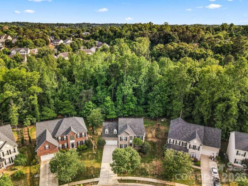 10211 Rivendell Lane, Charlotte, NC 28269.  MLS# CAR4376096, YatesRealty ID 18518. 