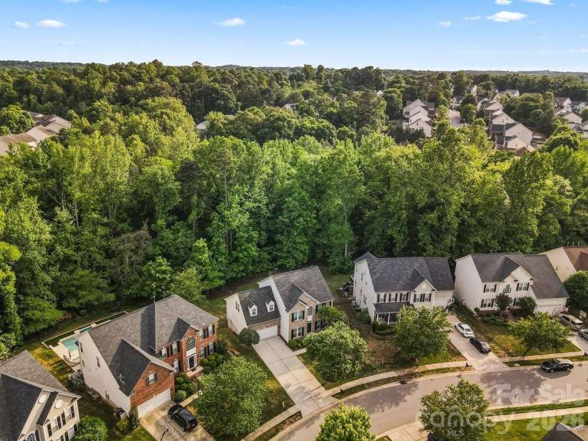 10211 Rivendell Lane, Charlotte, NC 28269.  MLS# CAR4376096, YatesRealty ID 18518. 