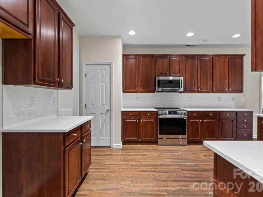 10211 Rivendell Lane, Charlotte, NC 28269.  MLS# CAR4376096, YatesRealty ID 18518. Awesome storage