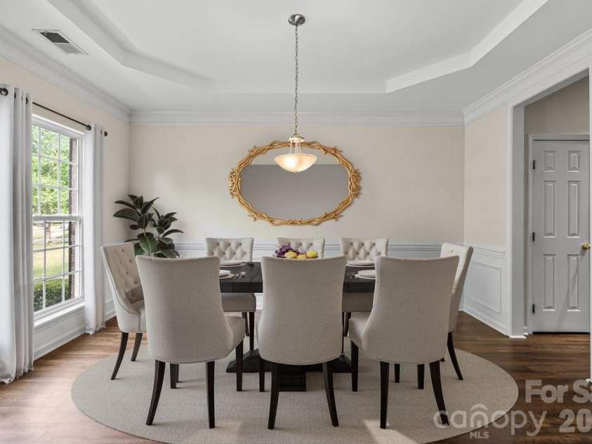 10211 Rivendell Lane, Charlotte, NC 28269.  MLS# CAR4376096, YatesRealty ID 18518. Dining room - kitchen through walkway
