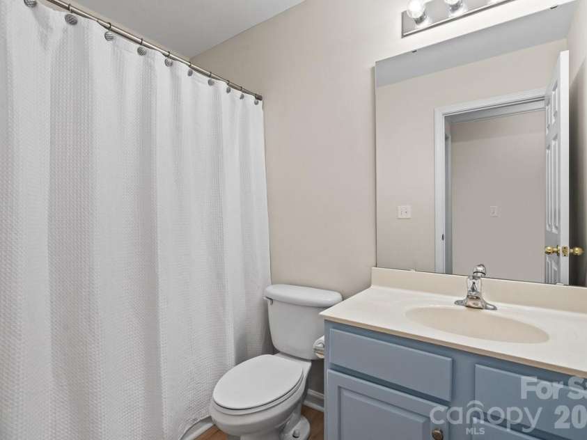 10211 Rivendell Lane, Charlotte, NC 28269.  MLS# CAR4376096, YatesRealty ID 18518. Hall Bath on 2nd floor