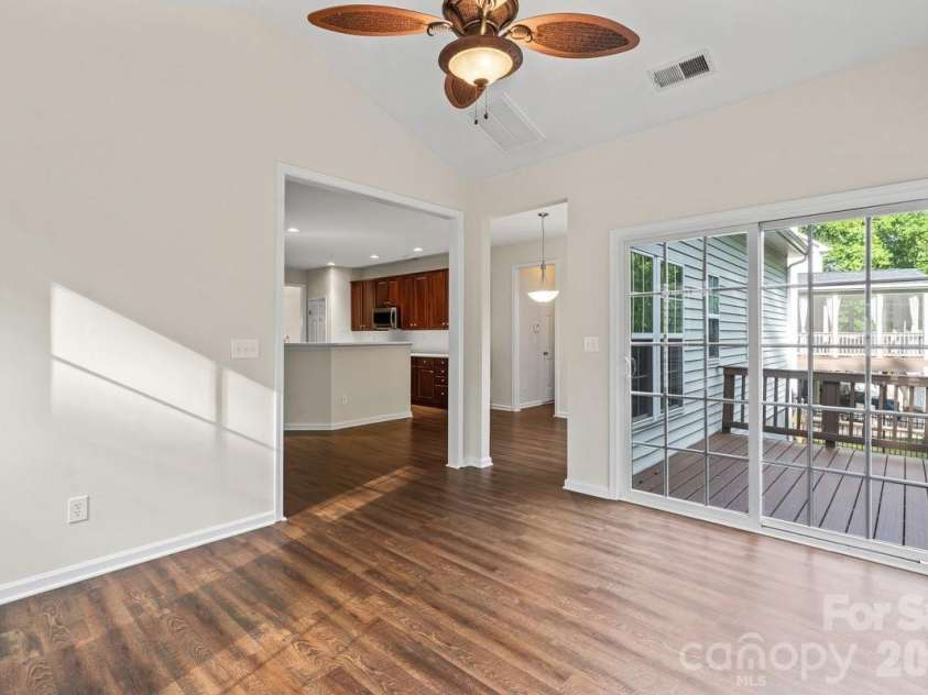 10211 Rivendell Lane, Charlotte, NC 28269.  MLS# CAR4376096, YatesRealty ID 18518. Sunroom