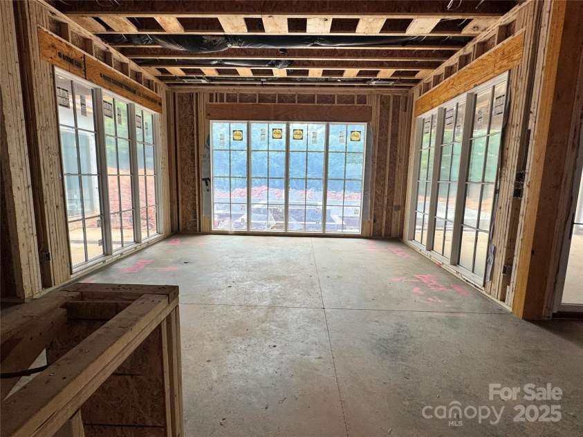 1200 Andover Road, Charlotte, NC 28211.  MLS# CAR4264479, YatesRealty ID 18519. Dining area w/ floor to ceiling windows