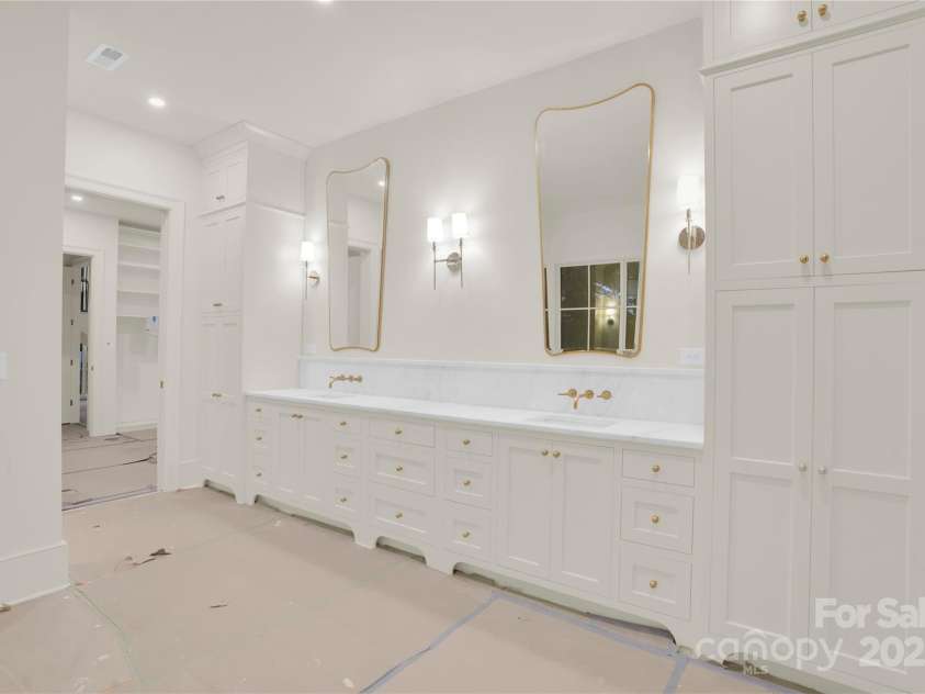 1200 Andover Road, Charlotte, NC 28211.  MLS# CAR4318843, YatesRealty ID 18519. 