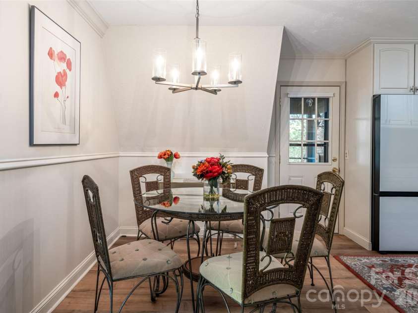 7 Cooper Cove, Hendersonville, NC 28739.  MLS# CAR4371497, YatesRealty ID 18519. Dining area