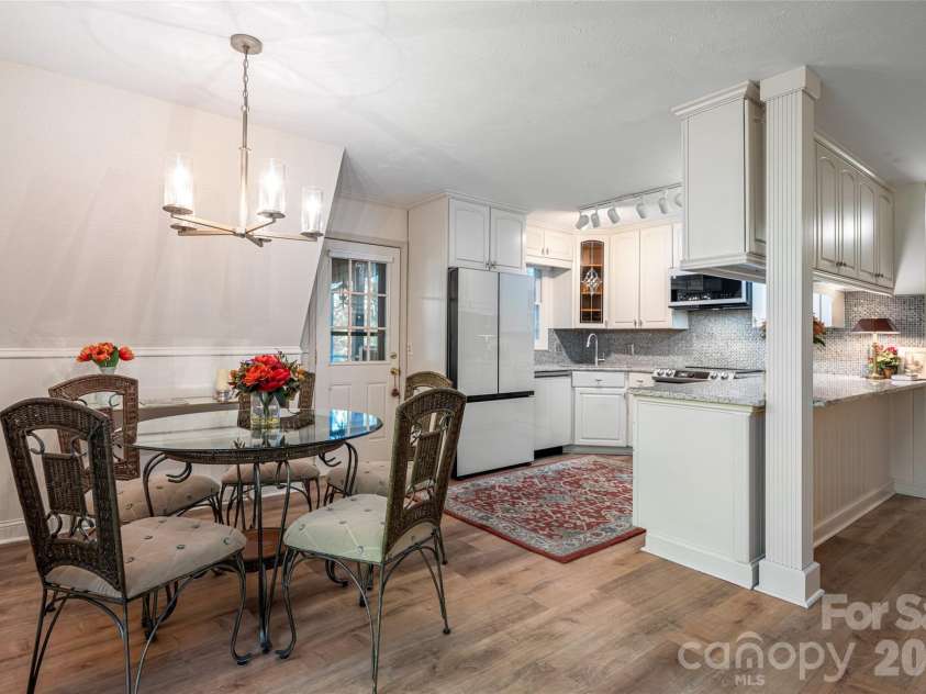 7 Cooper Cove, Hendersonville, NC 28739.  MLS# CAR4371497, YatesRealty ID 18519. Dining/kitchen area