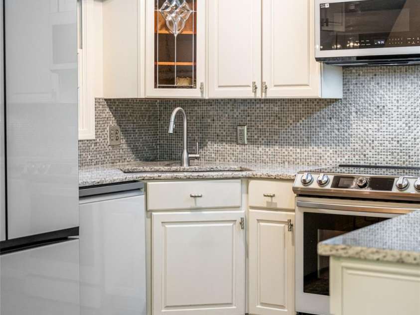 7 Cooper Cove, Hendersonville, NC 28739.  MLS# CAR4371497, YatesRealty ID 18519. Kitchen