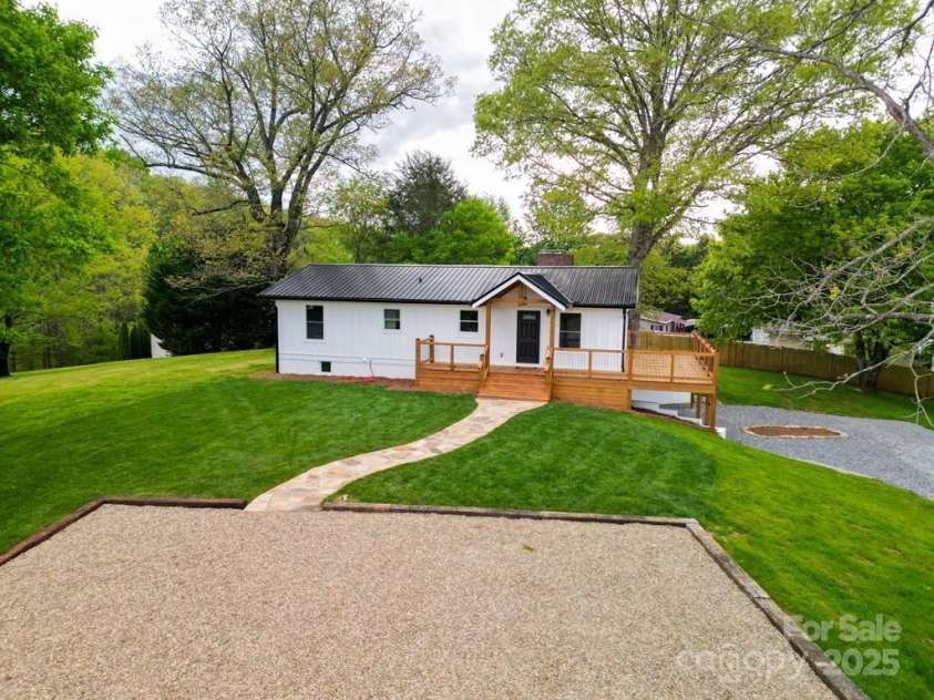 94 BREEZY KNOB Road, Franklin, NC 28734.  MLS# CAR4221997, YatesRealty ID 1852. 