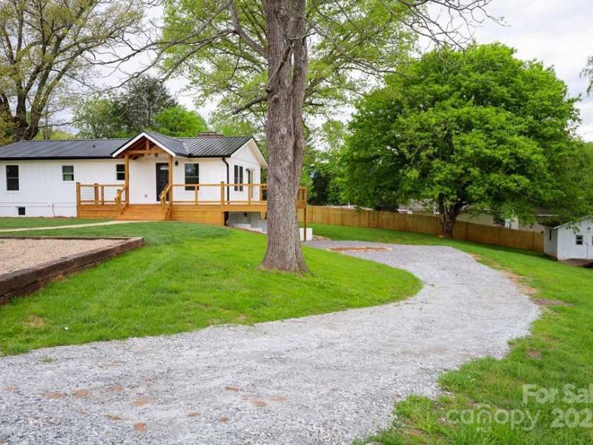 94 BREEZY KNOB Road, Franklin, NC 28734.  MLS# CAR4221997, YatesRealty ID 1852. 