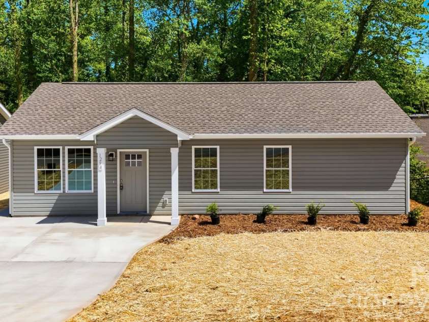 1294 18th Street, Hickory, NC 28601.  MLS# CAR4373574, YatesRealty ID 18520. 
