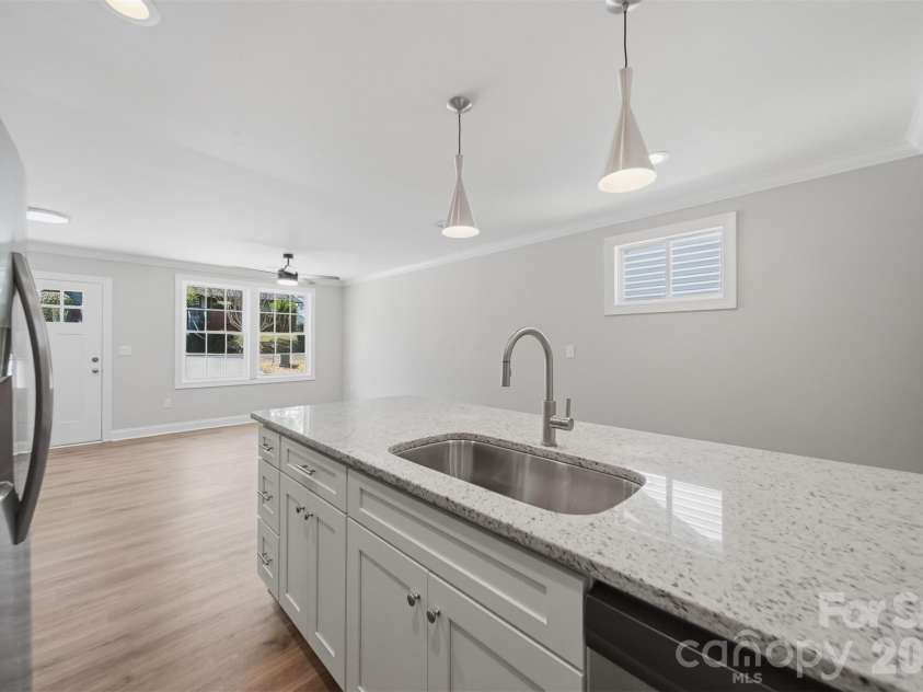 1294 18th Street, Hickory, NC 28601.  MLS# CAR4373574, YatesRealty ID 18520. 
