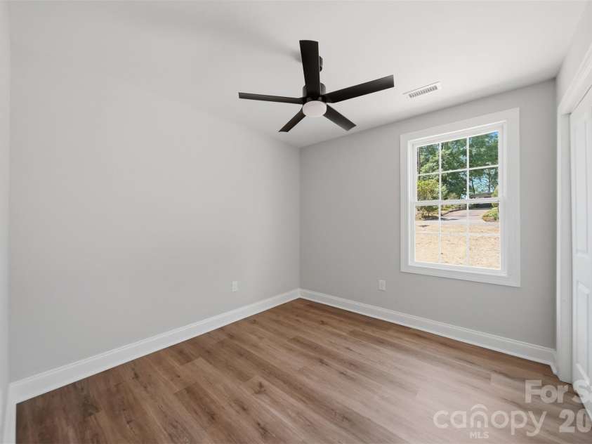 1294 18th Street, Hickory, NC 28601.  MLS# CAR4373574, YatesRealty ID 18520. 