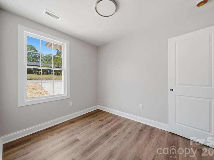 1294 18th Street, Hickory, NC 28601.  MLS# CAR4373574, YatesRealty ID 18520. 