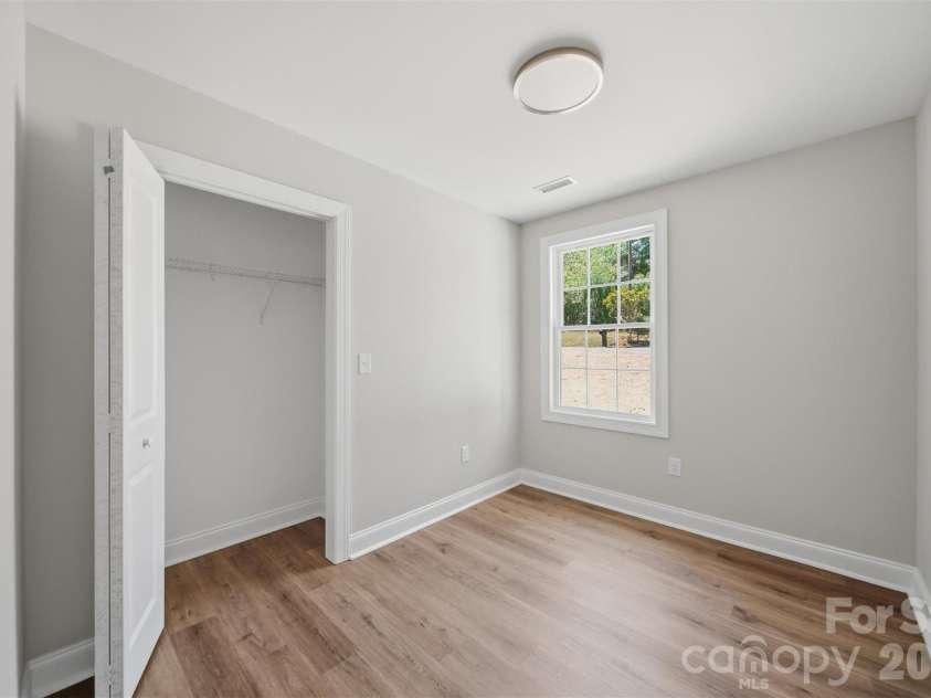 1294 18th Street, Hickory, NC 28601.  MLS# CAR4373574, YatesRealty ID 18520. 