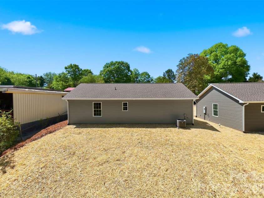 1294 18th Street, Hickory, NC 28601.  MLS# CAR4373574, YatesRealty ID 18520. 