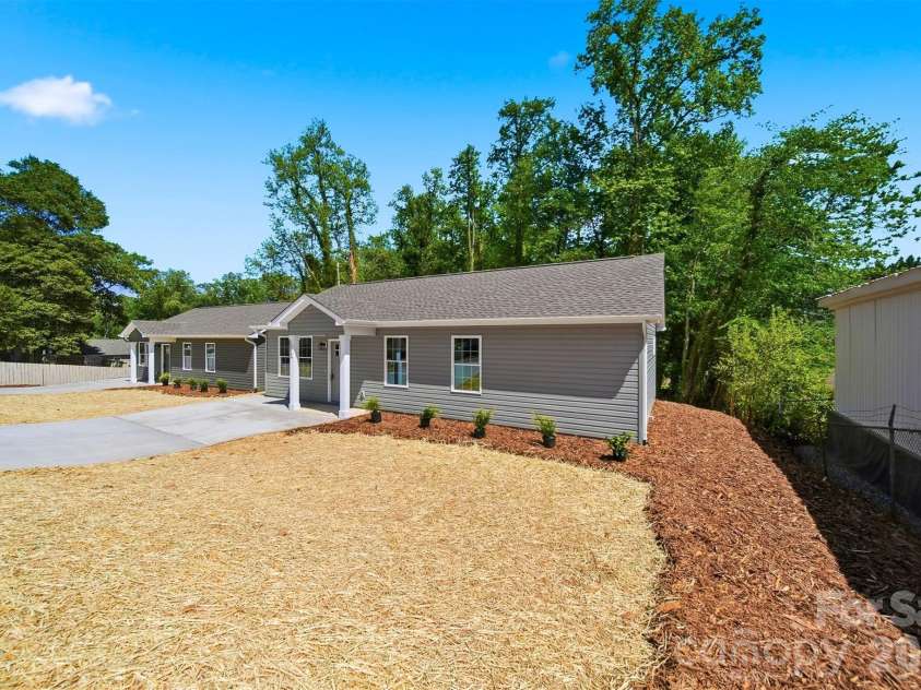 1294 18th Street, Hickory, NC 28601.  MLS# CAR4373574, YatesRealty ID 18520. 