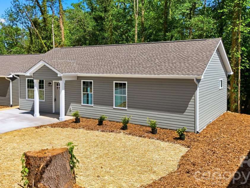 1294 18th Street, Hickory, NC 28601.  MLS# CAR4373574, YatesRealty ID 18520. 