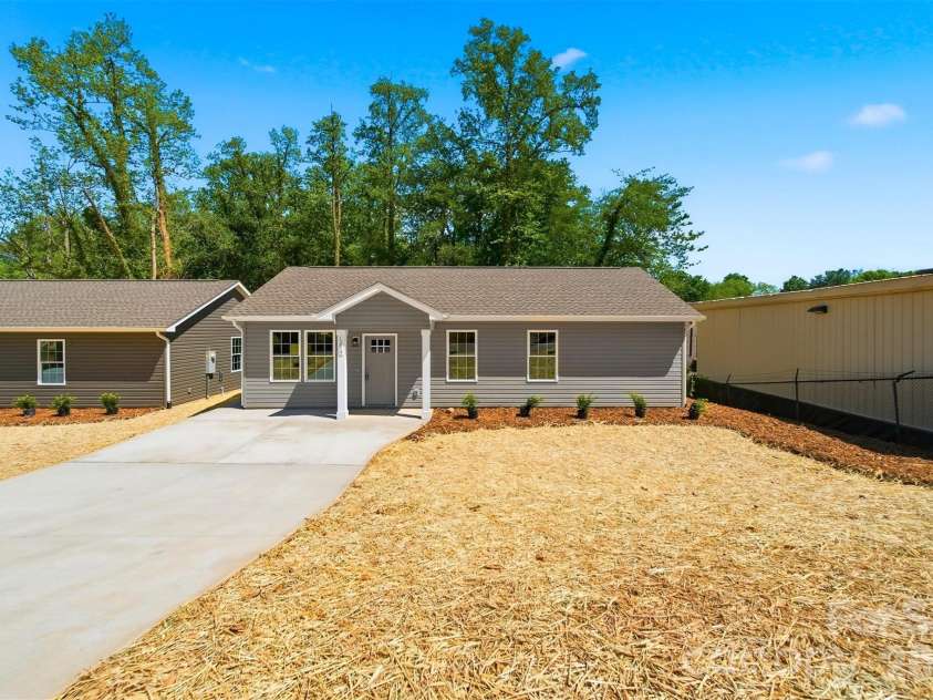 1294 18th Street, Hickory, NC 28601.  MLS# CAR4373574, YatesRealty ID 18520. 
