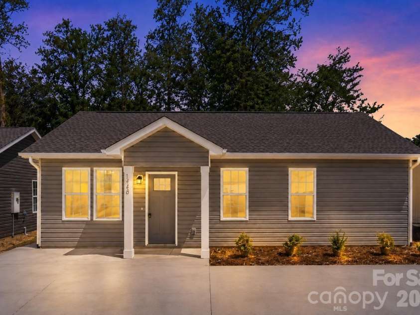 1294 18th Street, Hickory, NC 28601.  MLS# CAR4373574, YatesRealty ID 18520. 