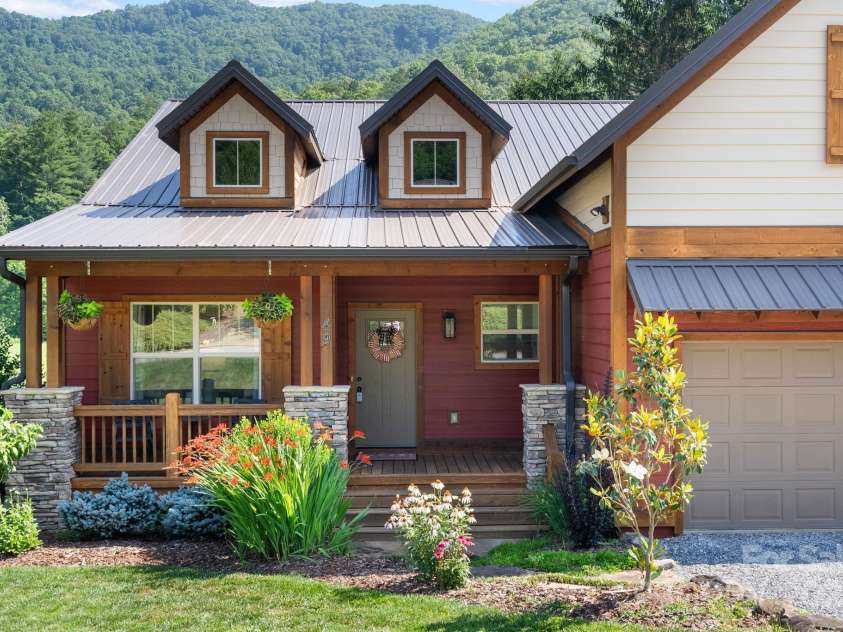 49 Sundrops Trail, Cullowhee, NC 28723.  MLS# CAR4266552, YatesRealty ID 18521. 
