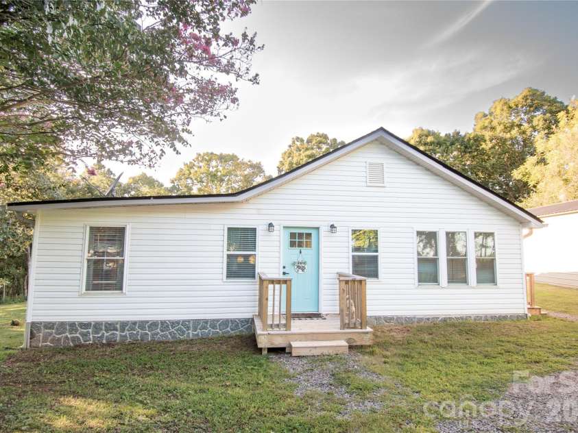 940 Guy Heavner Road, Lincolnton, NC 28092.  MLS# CAR4377471, YatesRealty ID 18521. 