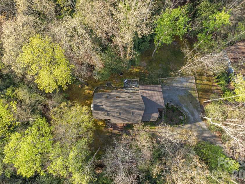 70 Aberdeen Lane, Pisgah Forest, NC 28768.  MLS# CAR4372037, YatesRealty ID 18522. 