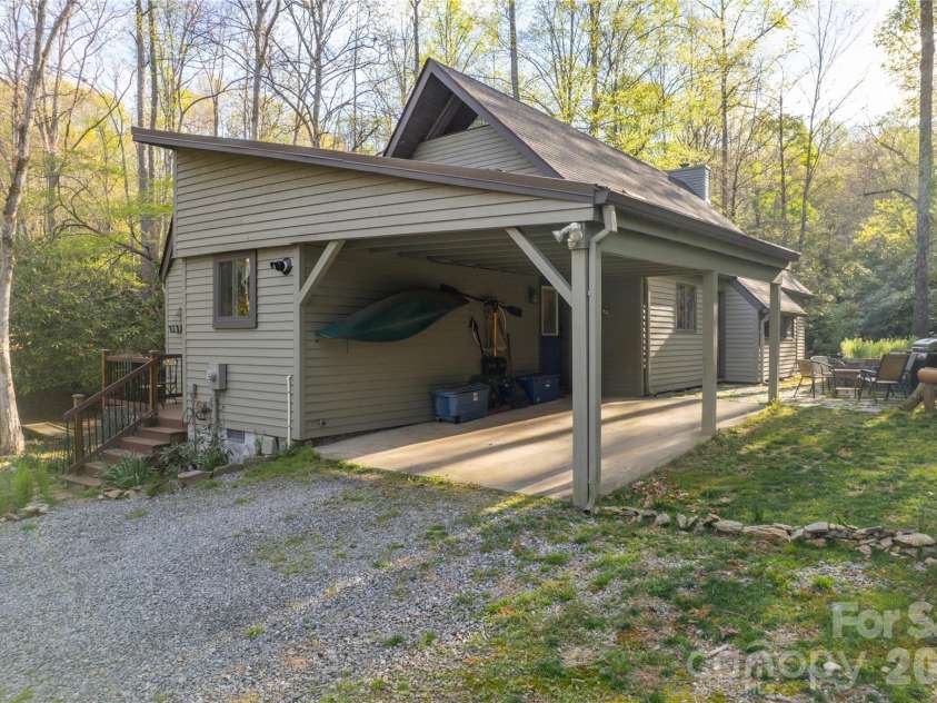 70 Aberdeen Lane, Pisgah Forest, NC 28768.  MLS# CAR4372037, YatesRealty ID 18522. 