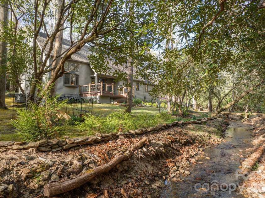 70 Aberdeen Lane, Pisgah Forest, NC 28768.  MLS# CAR4372037, YatesRealty ID 18522. 