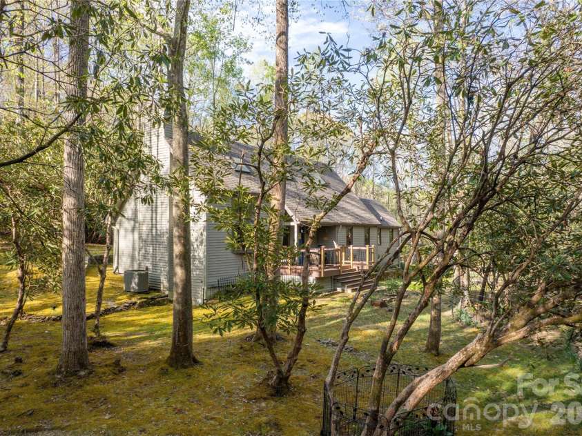 70 Aberdeen Lane, Pisgah Forest, NC 28768.  MLS# CAR4372037, YatesRealty ID 18522. 