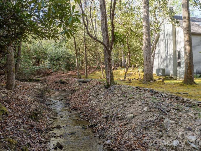 70 Aberdeen Lane, Pisgah Forest, NC 28768.  MLS# CAR4372037, YatesRealty ID 18522. 