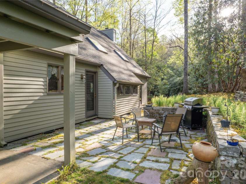 70 Aberdeen Lane, Pisgah Forest, NC 28768.  MLS# CAR4372037, YatesRealty ID 18522. 