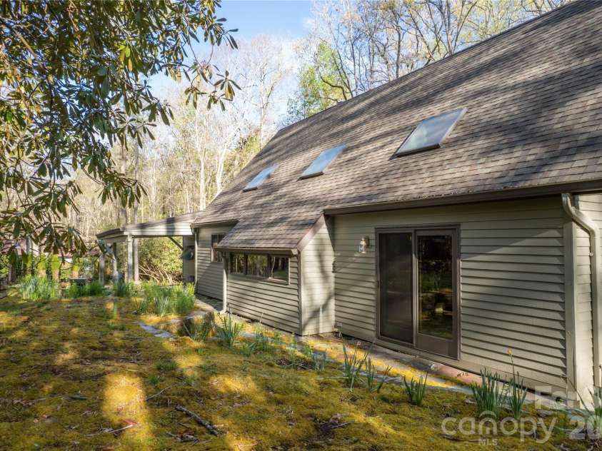 70 Aberdeen Lane, Pisgah Forest, NC 28768.  MLS# CAR4372037, YatesRealty ID 18522. 