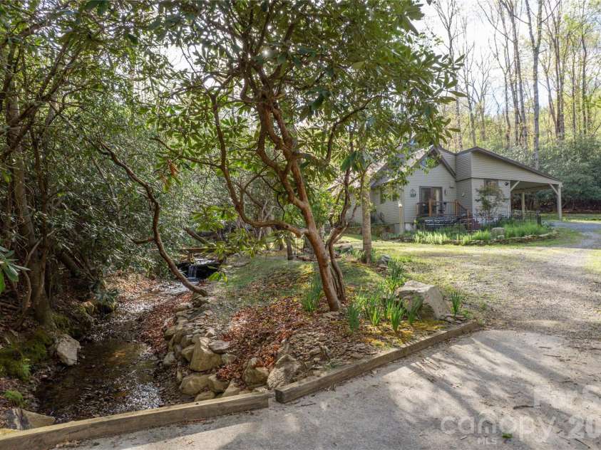 70 Aberdeen Lane, Pisgah Forest, NC 28768.  MLS# CAR4372037, YatesRealty ID 18522. 