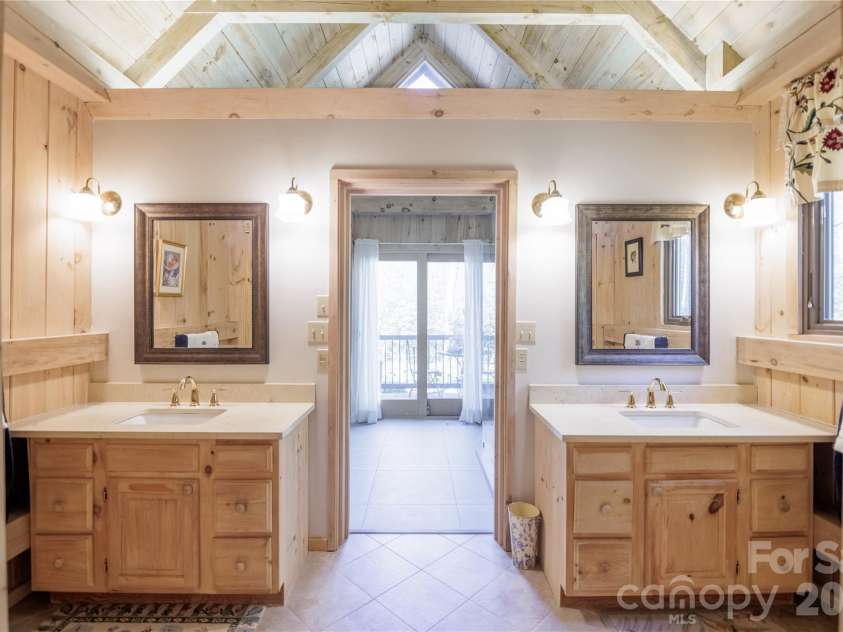 70 Aberdeen Lane, Pisgah Forest, NC 28768.  MLS# CAR4372037, YatesRealty ID 18522. Primary bath