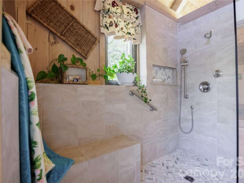 70 Aberdeen Lane, Pisgah Forest, NC 28768.  MLS# CAR4372037, YatesRealty ID 18522. Primary bath