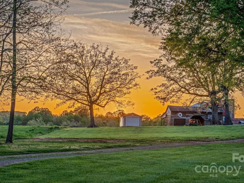 153 Coachman Loop, Statesville, NC 28625.  MLS# CAR4248344, YatesRealty ID 18523. 