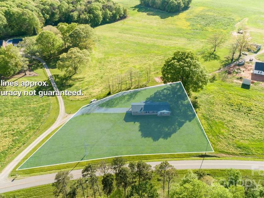 153 Coachman Loop, Statesville, NC 28625.  MLS# CAR4248344, YatesRealty ID 18523. 