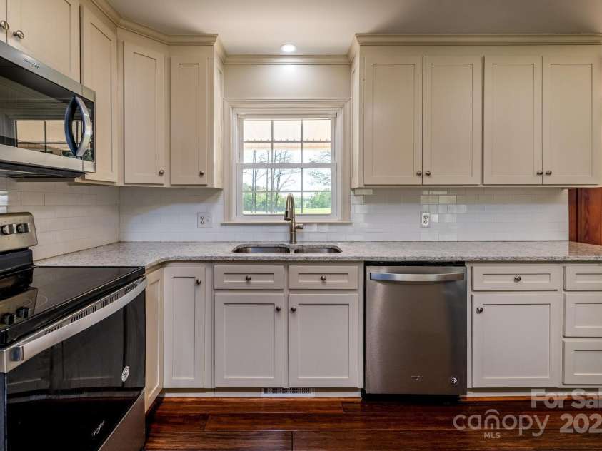 153 Coachman Loop, Statesville, NC 28625.  MLS# CAR4248344, YatesRealty ID 18523. 