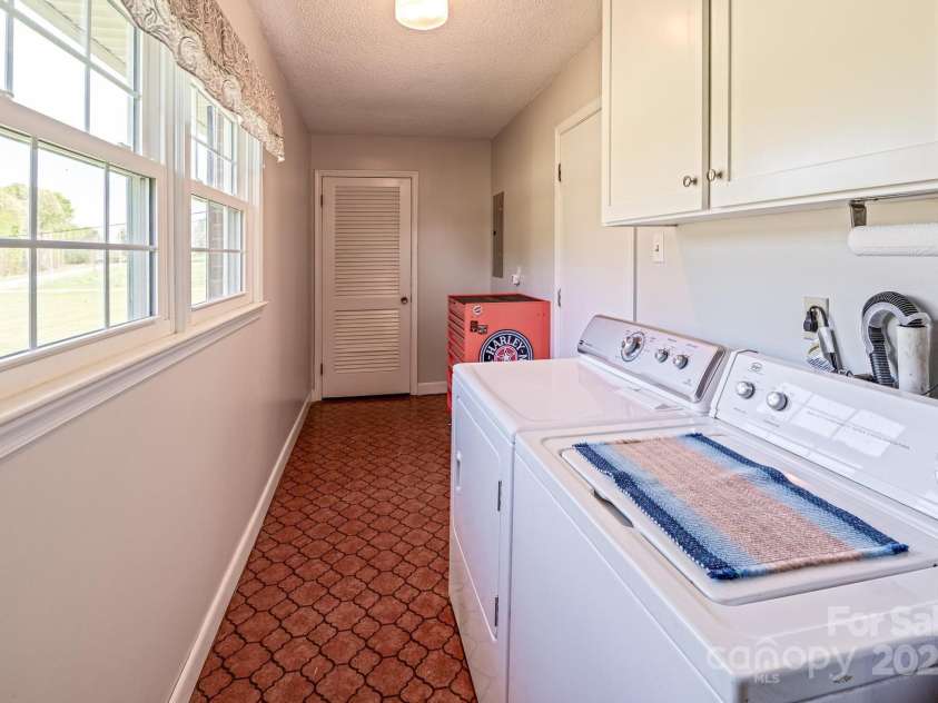 153 Coachman Loop, Statesville, NC 28625.  MLS# CAR4248344, YatesRealty ID 18523. 