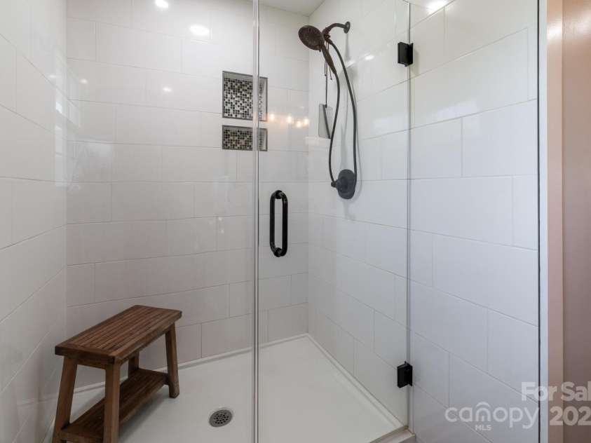 153 Coachman Loop, Statesville, NC 28625.  MLS# CAR4248344, YatesRealty ID 18523. 