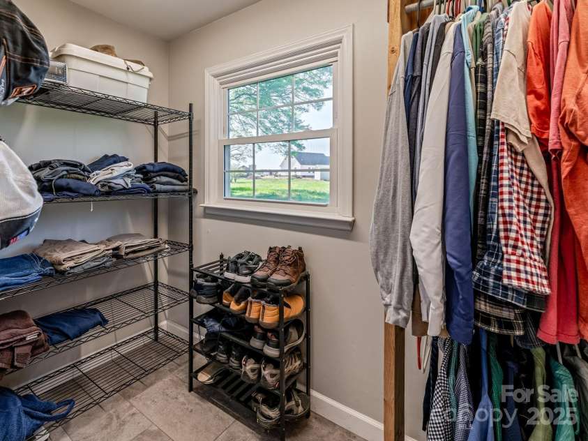 153 Coachman Loop, Statesville, NC 28625.  MLS# CAR4248344, YatesRealty ID 18523. 