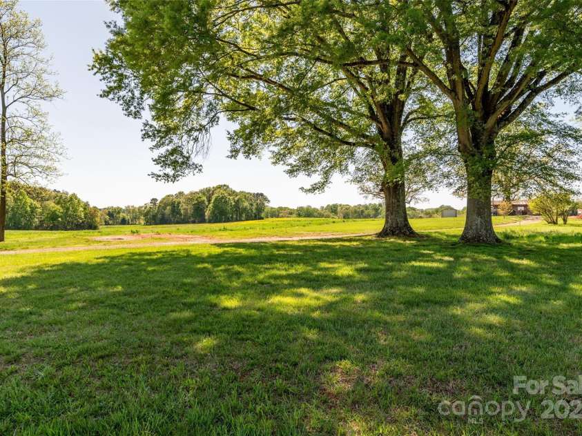 153 Coachman Loop, Statesville, NC 28625.  MLS# CAR4248344, YatesRealty ID 18523. 